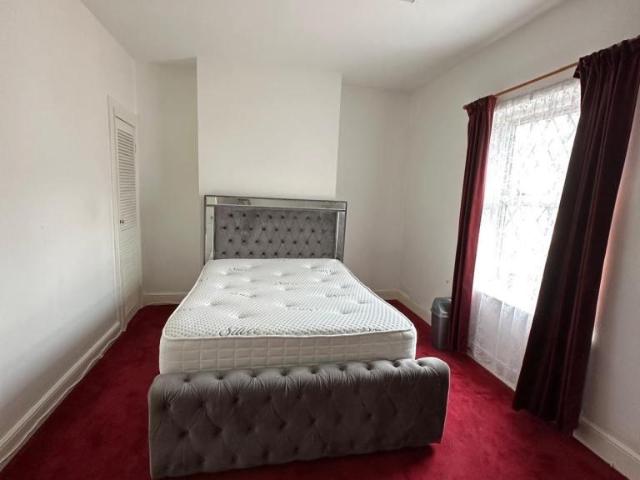 St. Mary Street, New Bradwell MK13 1 bed in a house share to rent £750 pcm £173 pw