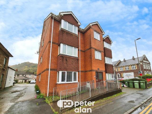 St. Mary Street, NEWPORT, NP11 2 bed flat to rent £700 pcm £162 pw