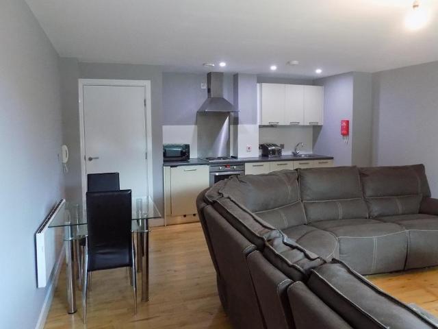 St Mary`s Road, Sheffield S2 3 bed ground floor flat to rent £1,200 pcm £277 pw