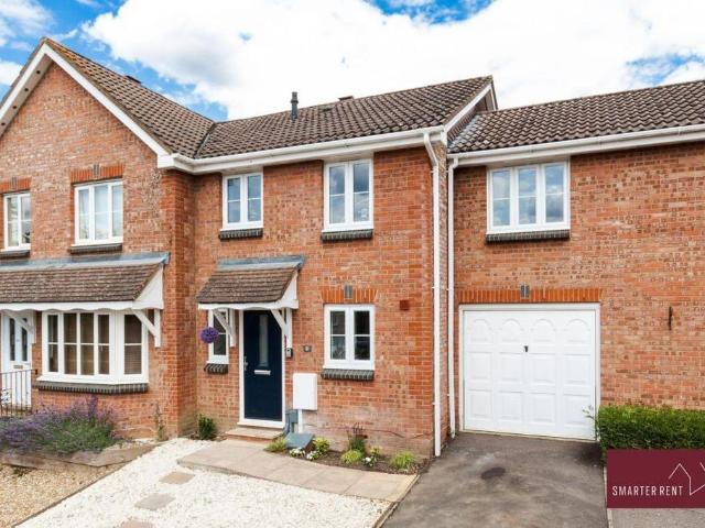 St. Marys Way, Guildford GU2 3 bed house to rent £4,800 pcm £1,108 pw