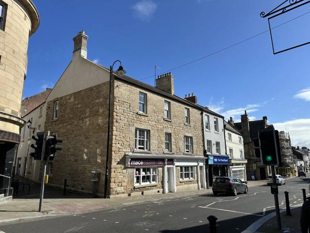 St. Marys Chare, Hexham. 4 bed maisonette to rent £1,200 pcm £277 pw
