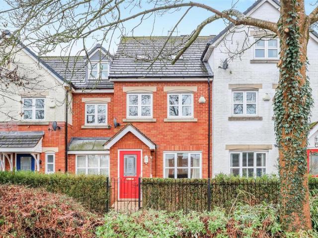 St. Marys Court, Kenilworth 4 bed mews to rent £1,800 pcm £415 pw