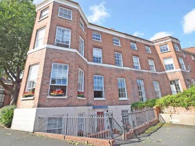 St Marys Court, St Marys Street. 2 bed apartment to rent £1,600 pcm £369 pw