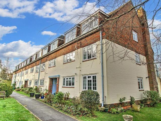 St. Marys Close, Willingdon, BN22 2 bed apartment to rent £1,300 pcm £300 pw