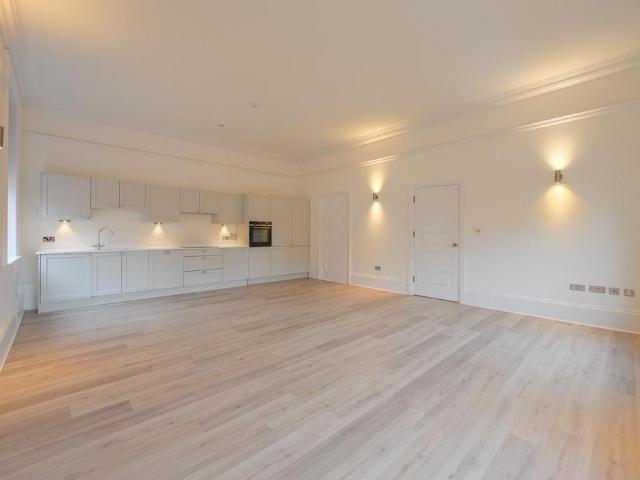 St Marys Gate, Derby, DE1 3 bed apartment to rent £1,700 pcm £392 pw