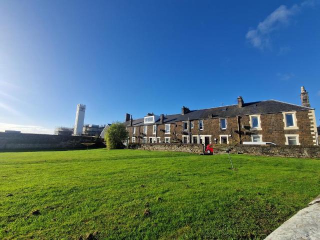 St. Marys Place, Kirkcaldy KY1 1 bed flat to rent £700 pcm £162 pw