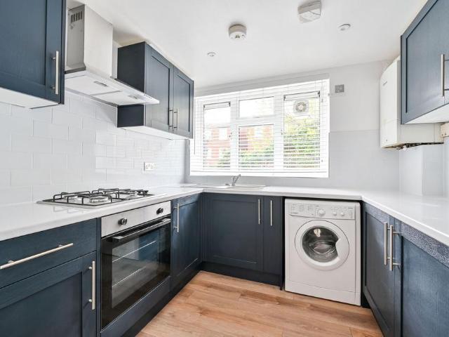 St Marys Road, Nunhead, London, SE15 2 bed flat to rent £2,200 pcm £508 pw