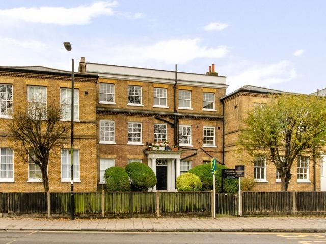 St Marys Road, Ealing, London, W5 2 bed flat to rent £2,500 pcm £577 pw