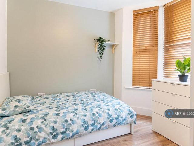 St. Marys Road, Gillingham, ME7 1 bed in a house share to rent £775 pcm £179 pw