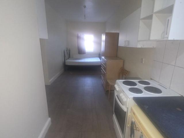 St. Marys Road, Ilford IG1, Studio to rent, £1,100 pcm | PrimeLocation