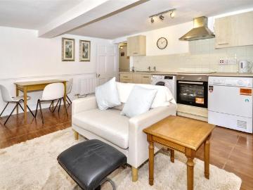 St. Marys Road, Leamington Spa 2 bed flat to rent £1,150 pcm £265 pw