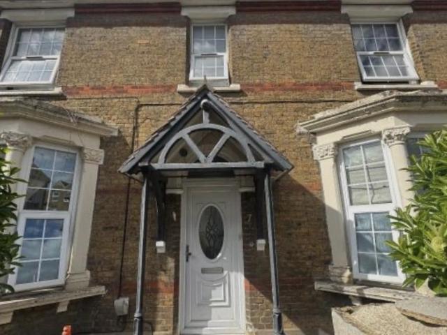 St. Marys Road, Strood, Rochester. 7 bed semi detached house to rent £2,000 pcm £462 pw
