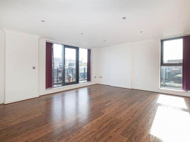 St. Mary's Road Surbiton KT6 2 bed apartment to rent £2,700 pcm £623 pw