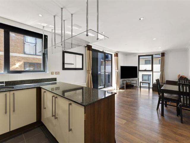 St. Mary's Road, Surbiton, KT6 2 bed flat to rent £2,350 pcm £542 pw