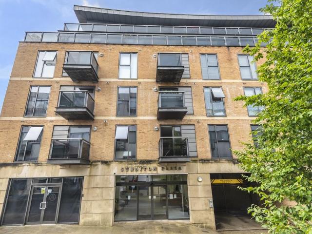 St Marys Road, Surbiton, Surrey, KT6 2 bed flat to rent £2,600 pcm £600 pw