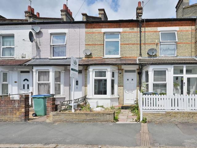 St. Marys Road, Watford, WD18 2 bed terraced house to rent £1,800 pcm £415 pw
