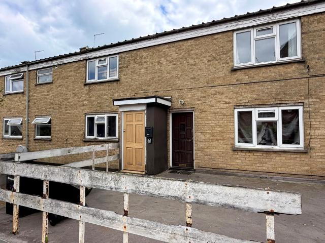 St. Marys Square, Newmarket CB8, 2 bed maisonette to rent, £1,250 pcm | PrimeLocation