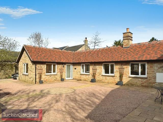 St. Marys Street, Ely, CB7 3 bed bungalow to rent £2,300 pcm £531 pw