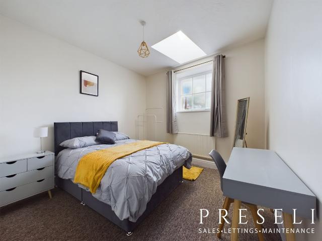 St. Marys Street, Haverfordwest SA61, 2 bed flat to rent, £850 pcm | PrimeLocation