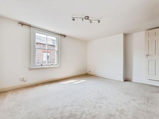 St. Marys Street, Wallingford OX10, 2 bed flat to rent, £1,300 pcm | PrimeLocation