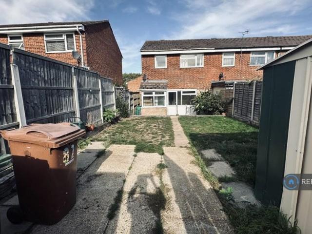 St Margarets Avenue. 3 bed semi detached house to rent £1,700 pcm £392 pw