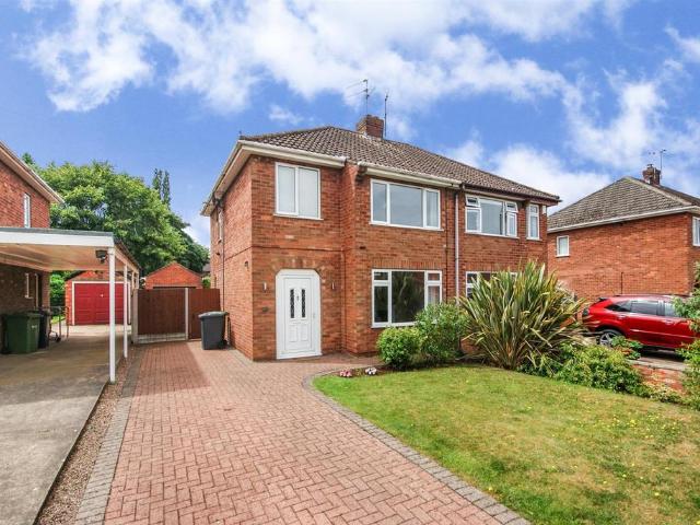 St Margarets Gardens, Lincoln 3 bed semi detached house to rent £1,250 pcm £288 pw