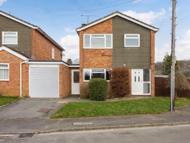 St. Margarets Grove, Great Kingshill, High Wycombe HP15, 3 bed semi detached house to rent, £2,500 pcm | PrimeLocation
