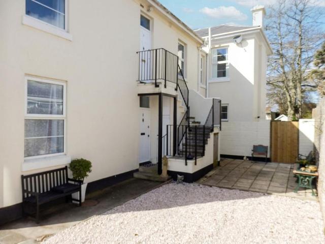 St. Margarets Road, Torquay, TQ1 1 bed flat to rent £775 pcm £179 pw
