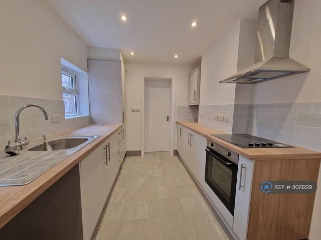 St. Margarets Road, Peterborough, PE2 3 bed terraced house to rent £1,250 pcm £288 pw