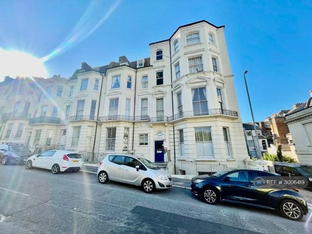 St. Margarets Road, St. 3 bed flat to rent £1,550 pcm £358 pw