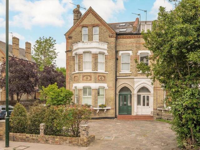 St. Margarets Road, St Margarets TW1 2 bed flat to rent £2,300 pcm £531 pw