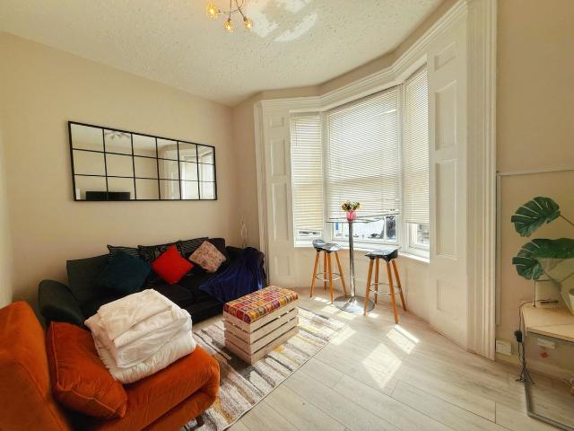 St Margrets Place BN1, 1 bed flat to rent, £1,500 pcm | PrimeLocation