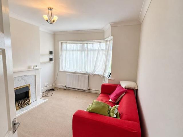 St Marks Avenue, Gravesend DA11, 2 bed flat to rent, £1,450 pcm | PrimeLocation