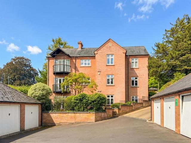 St. Marks Avenue, Salisbury SP1 3 bed apartment to rent £1,500 pcm £346 pw