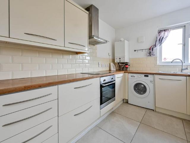 St Marks Hill, Kingston, Surbiton, KT6 1 bed flat to rent £1,750 pcm £404 pw