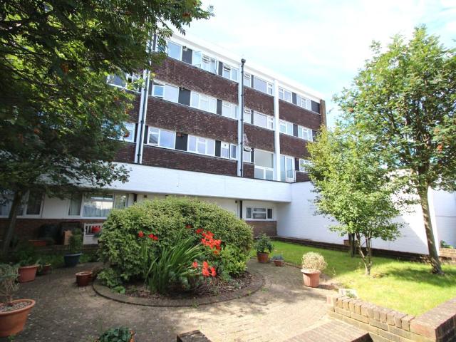 St Marks Hill Road, Surbiton KT6, 4 bed flat to rent, £3,200 pcm | PrimeLocation