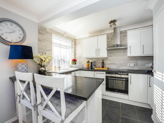 St. Mark's Hill Surbiton KT6 1 bed apartment to rent £1,575 pcm £363 pw