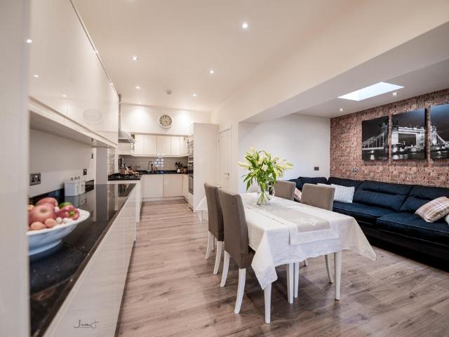 St Marks House, Railway Street. 1 bed in a house share to rent £650 pcm £150 pw