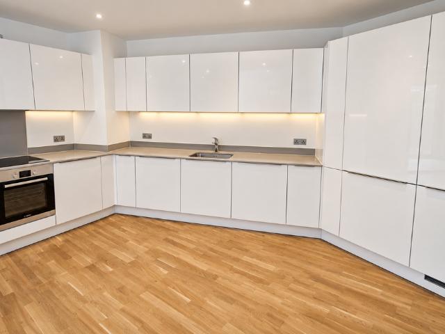 St. Marks Square, Bromley, BR2 2 bed flat to rent £2,100 pcm £485 pw