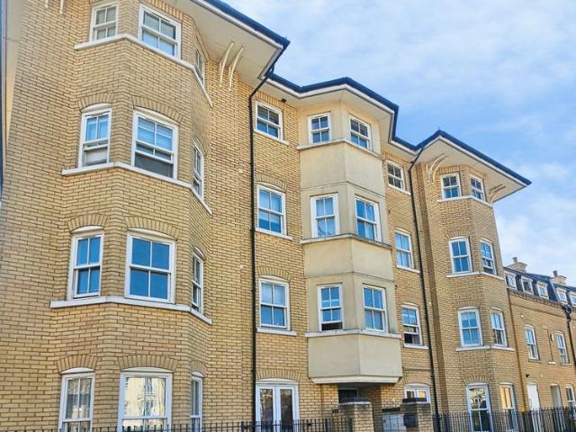St. Matthews Gardens, Cambridge CB1, 1 bed flat to rent, £1,450 pcm | PrimeLocation