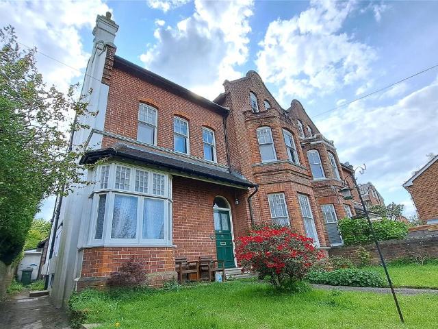 St. Matthews Road, East Sussex TN38 3 bed flat to rent £1,300 pcm £300 pw