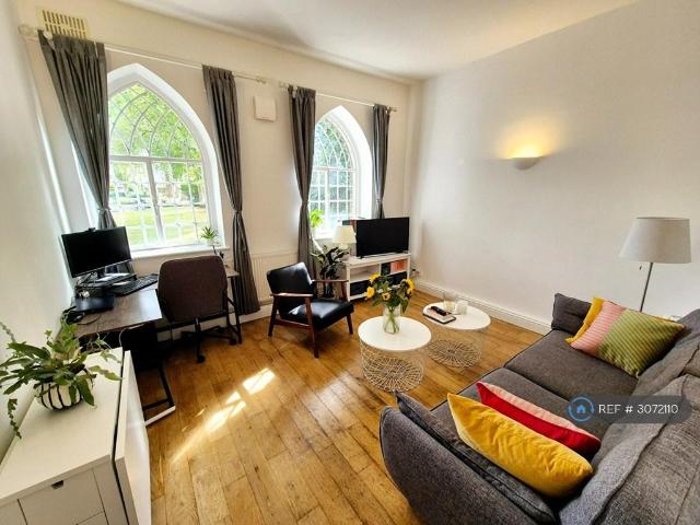 St. Matthew's Row, London, E2 1 bed flat to rent £2,300 pcm £531 pw