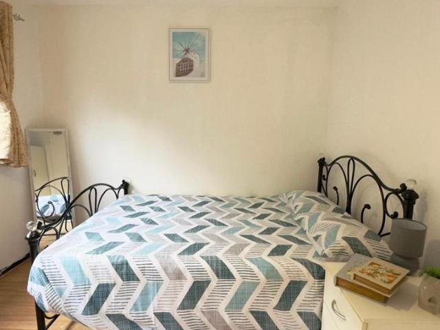 St. Matthew's Row, London E2 4 bed house of multiple occupation to rent £950 pcm £219 pw