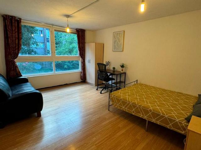 St. Matthew's Row, London E2 4 bed house of multiple occupation to rent £12,000 pcm £2,769 pw