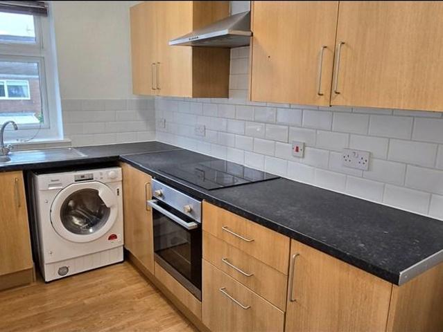 St Matthias St, Leeds, LS4 2 bed flat to rent £795 pcm £183 pw