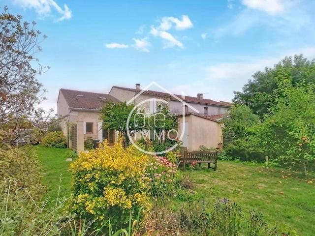 ST MEARD de GURCON: Centre bourg, Maison rénovée 155 m² sur jardin clos 683 m²