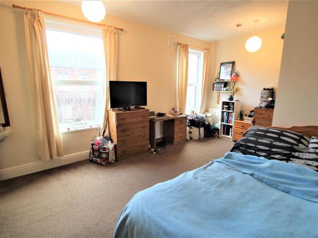 St Michael`S Terrace, Headingley, Leeds, West Yorkshire LS6, 5 bed terraced house to rent, £2,557 pcm | PrimeLocation