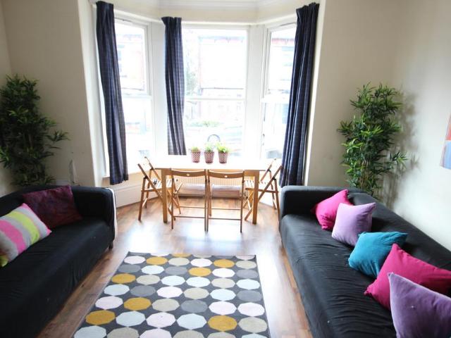 St Michaels Terrace, Headingley. 6 bed terraced house to rent £3,120 pcm £720 pw