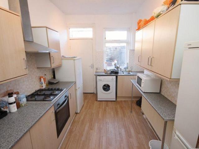 St. Michaels Terrace, Leeds LS6 6 bed house to rent £2,990 pcm £690 pw