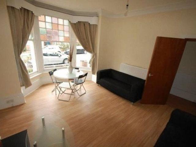 St. Michaels Terrace, Leeds LS6, 6 bed shared accommodation to rent, £498 pppm | PrimeLocation